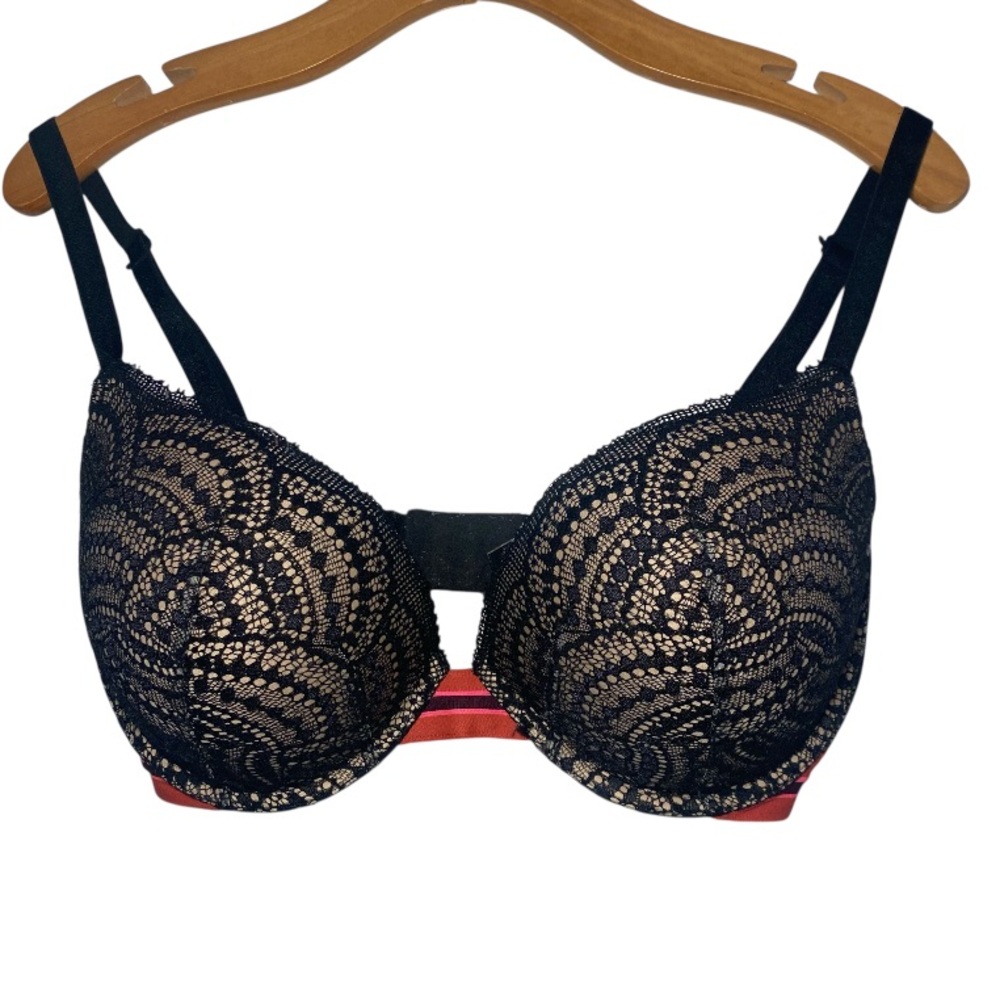Victorias Secret Very Sexy Underwire Push Up Padded Lace Bra in Black / 36DD